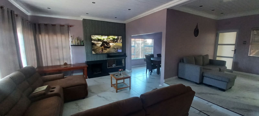 5 Bedroom Property for Sale in Belgravia Western Cape